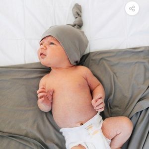 Lou Lou & Company knotted hat and mitten set